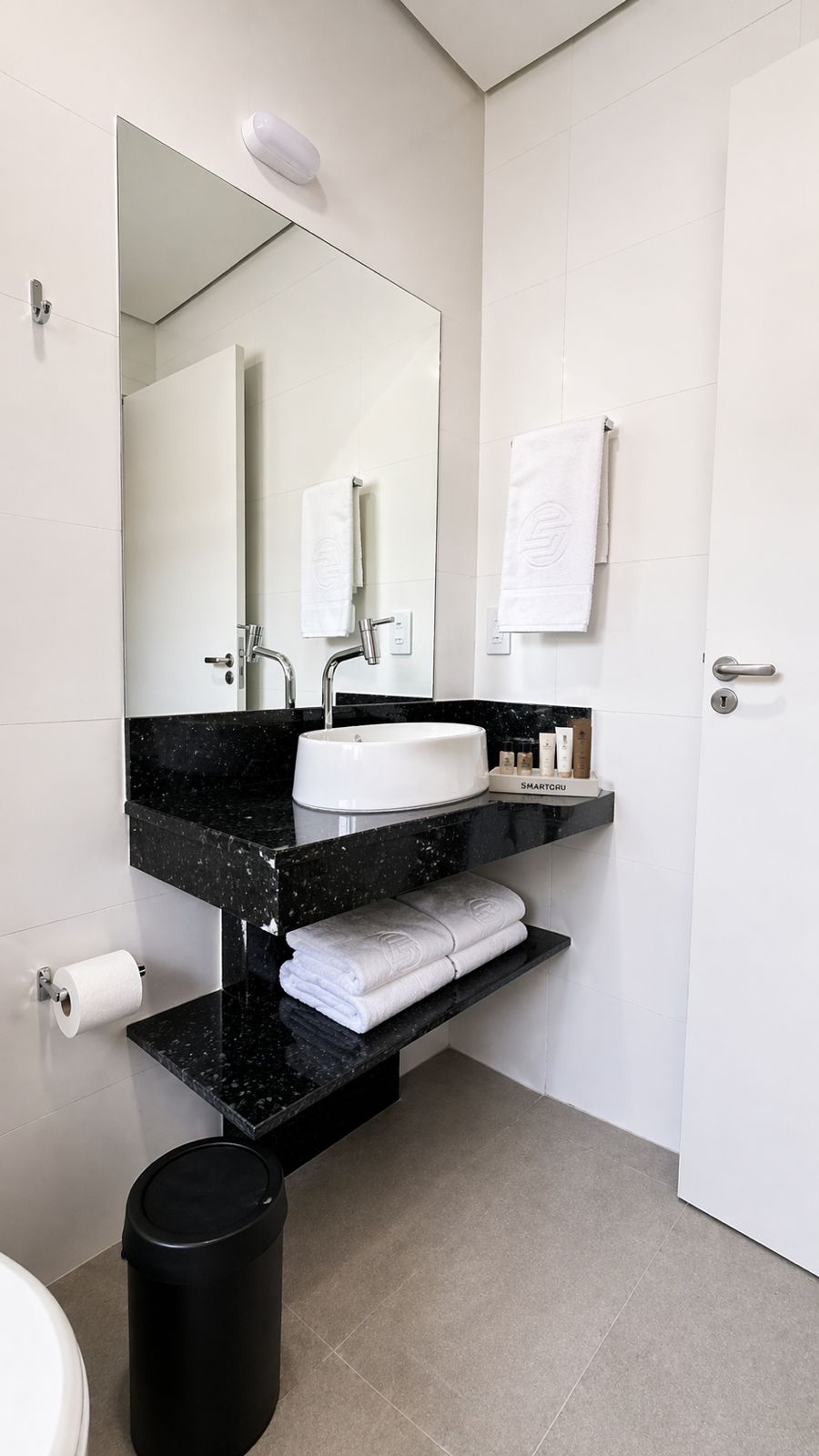 Detalhe do banheiro do Quarto Duplo do Smart Hotel